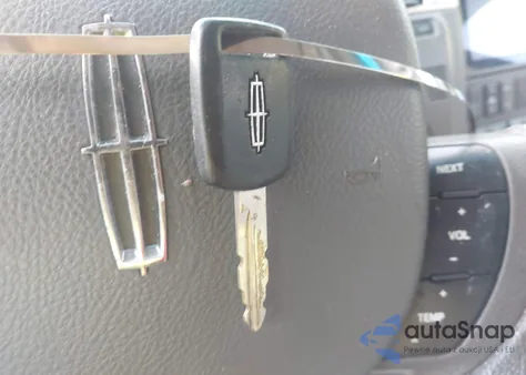 2010 Lincoln Town Car Signature Limited из США, поврежденный, VIN 2LNBL8CV9AX752977